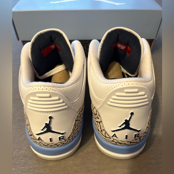 Jordan 3 UNC main image 5